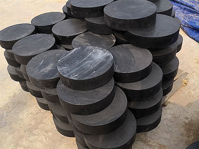 曲靖板式橡胶支座由若干层橡胶片与薄钢板经加压硫化